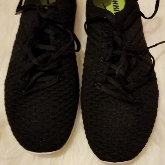 NWT Nike Free TR Flyknit 2 Running Kicks In Women - Picture 2 of 8